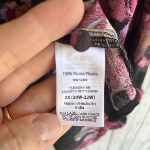 Terra & Sky Womens Dark Floral Top Size 2X Black Bloomcore Pintucks Office - Picture 9 of 11